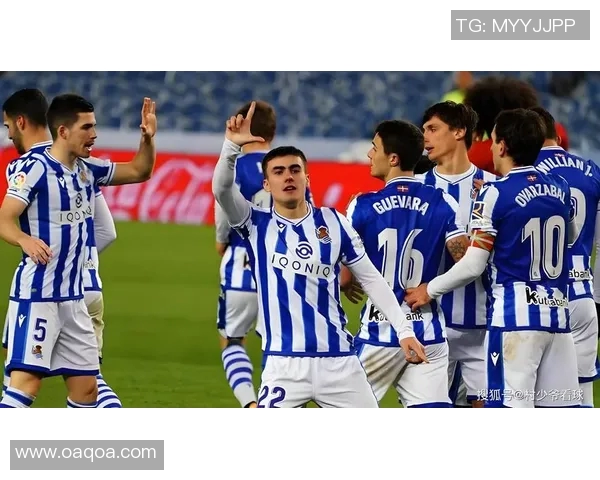 中国队迎战伊拉克队足球赛激情四溢期待精彩对决展现足球魅力与团队精神